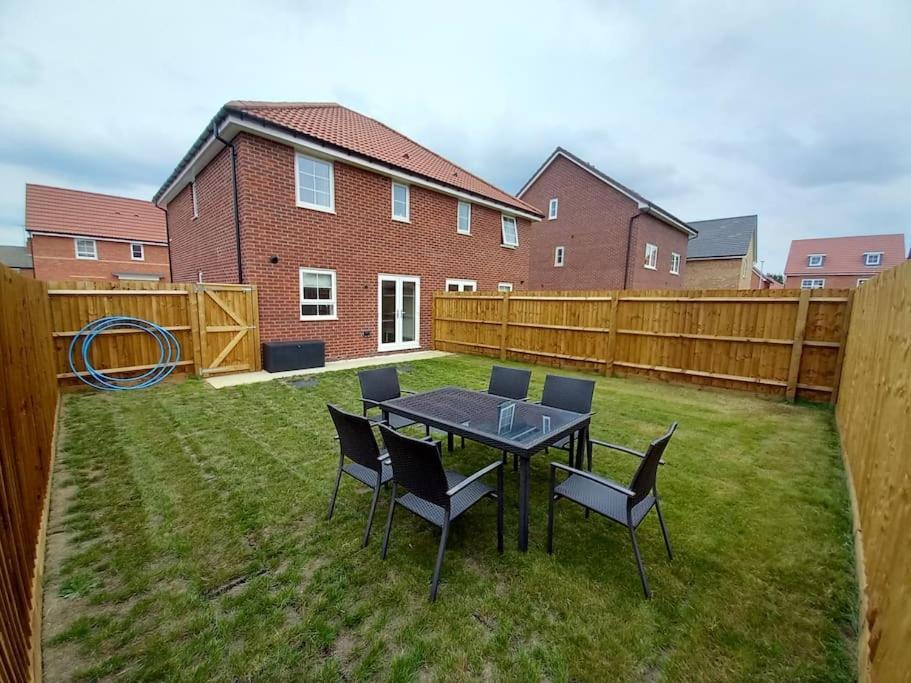 Cozy 3 Bed Sasha House In Beeston Nottingham Villa Exterior photo